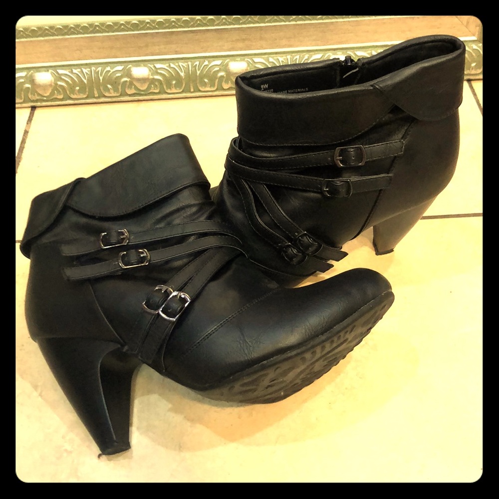 Some cute simple black heel boots